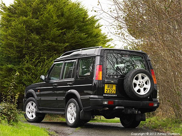 Black 2002 Land Rover Discovery Td5 ES Auto with black leather interior.